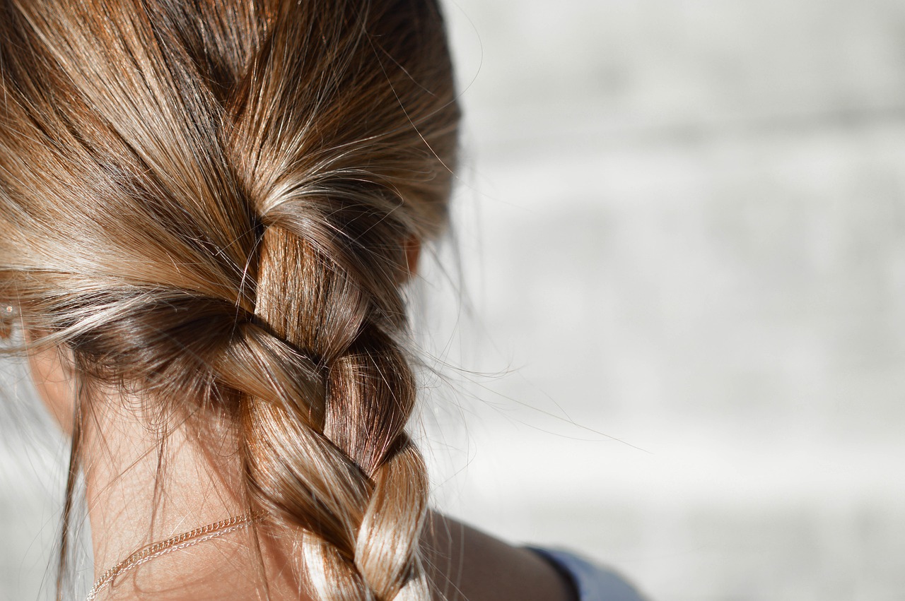 You are currently viewing How to Repair Damaged Hair, According to Experts